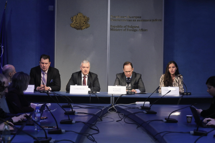 Заместник-министър Костадин Коджабашев представи актуална информация за работата на МВнР на брифинг за медиите