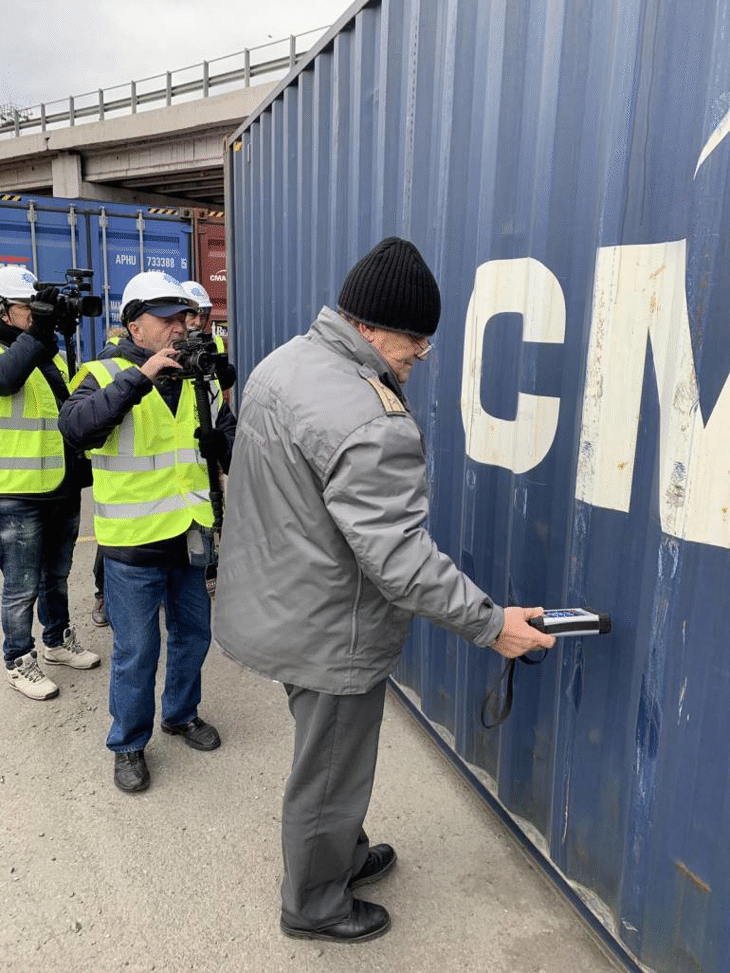 Няма установен радиоактивен или токсичен отпадък в проверените на този етап контейнери с отпадъци от Република Италия, намиращи се в Бургас