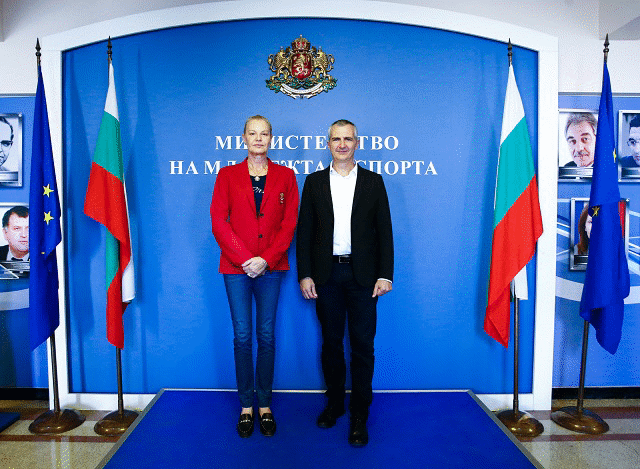 Министър Димитър Илиев с председателя на БОК Стефка Костадинова подготовката на нашите спортисти за Олимпийските игри в Париж догодина