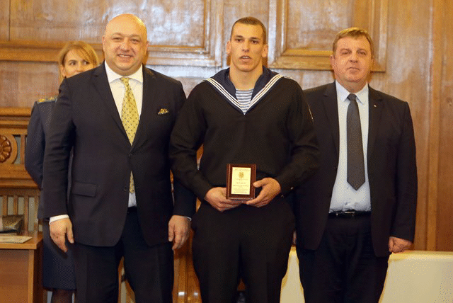 Министър Кралев и вицепремиерът Каракачанов наградиха най-добрите военнослужещи спортисти за 2017 г.