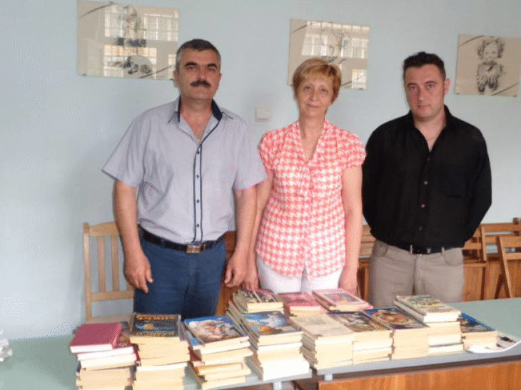 Прокурори и служители от Бургаския апелативен район дариха световни бестселъри, класическа българска литература, енциклопедии и географски списания на библиотеките на затворите в Бургас и Сливен
