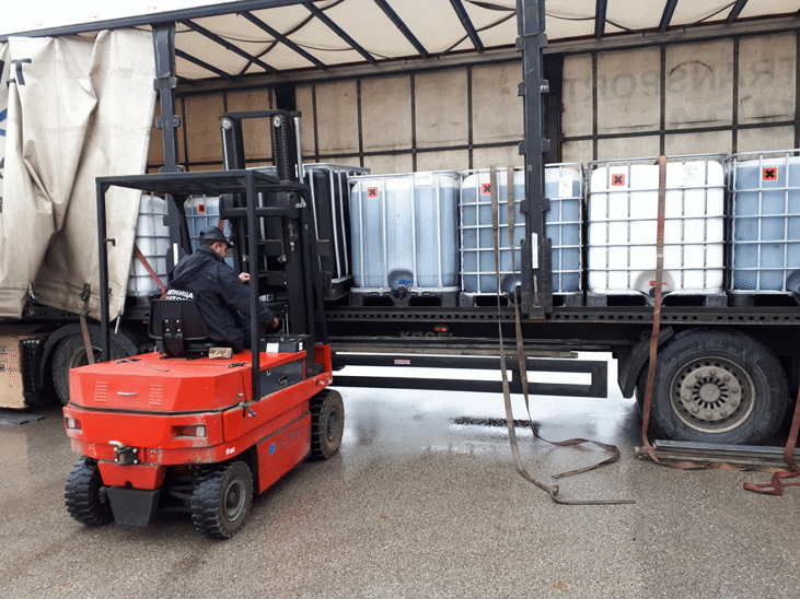 Над 21 т. енергийни продукти без акцизни документи задържаха митнически служители в района на Дунав мост 2