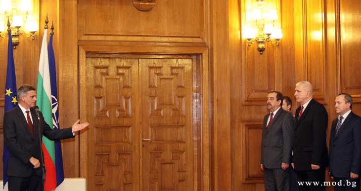 Вицепремиерът и служебен министър на отбраната Стефан Янев представи своя екип