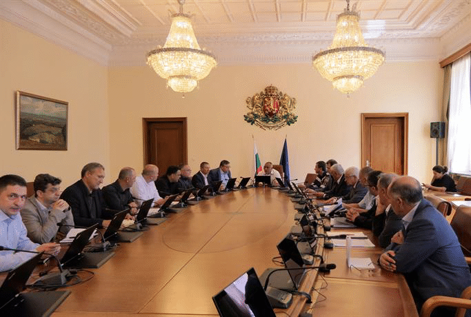 Министър Валентин Радев взе участие в извънредно съвещание в Министерски съвет по повод трагичния пътен инцидент