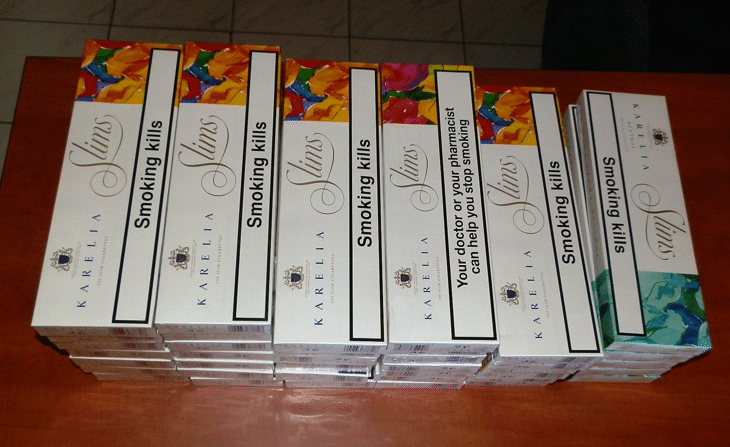 Митнически служители откриха контрабандни цигари в кухини под седалките на автобус с пътници