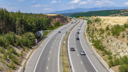 Днес шофьорите да се движат с повишено внимание по АМ „Струма“ в областите Кюстендил и Перник