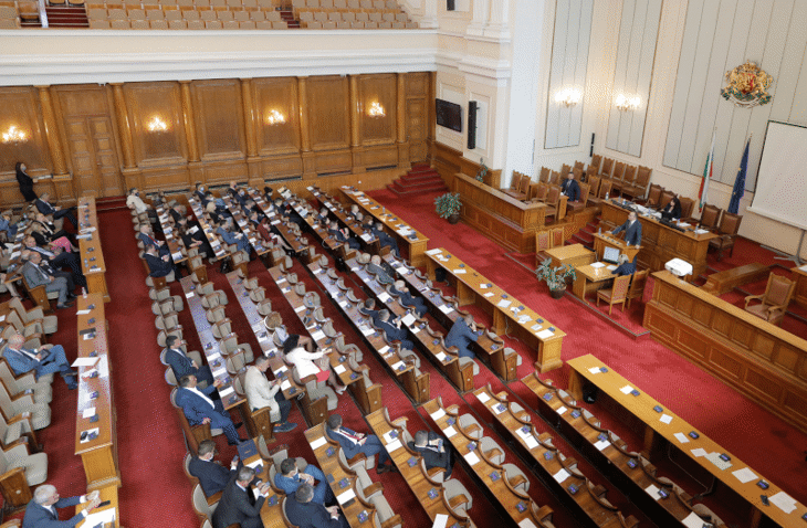 Народното събрание изслуша служебните министри на транспорта Георги Тодоров и на енергетиката Андрей Живков и изпълнителният директор на Изпълнителната агенция по горите Александър Дунчев