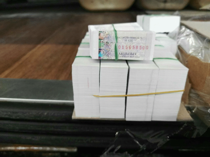 Митнически служители откриха над 2 млн. акцизни бандероли с надписи на Беларус в тайници на камион