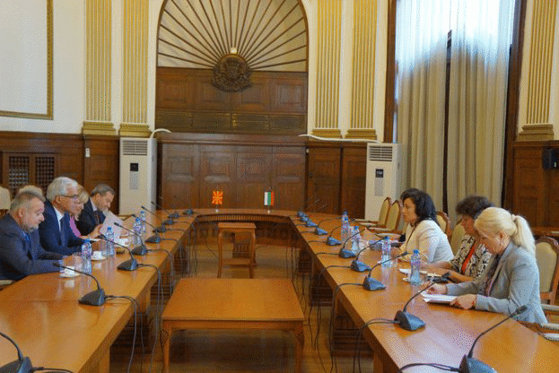 Министър Танева: Сдружаването на малките и средните земеделски производители е в основата на устойчивото земеделие