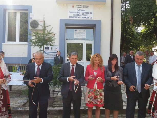 Министър Радев: Изборът първата от реновираните сгради в Берковица да е на полицията е доказателство за уважението към труда на служителите