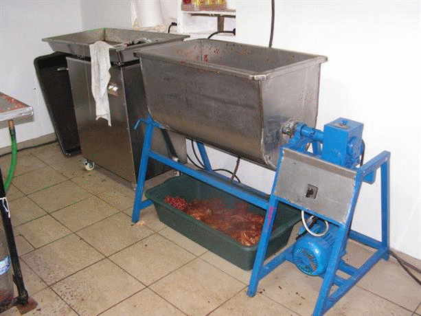 Нелегална дейност по производство на алкохол и преработка на месо пресече полицията в Разград