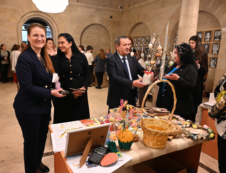 Министър Адемов Откри Базара „Великден За Социалната Икономика“