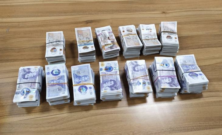Митнически служители откриха валута за близо 235 000 лв. под седалка на камион