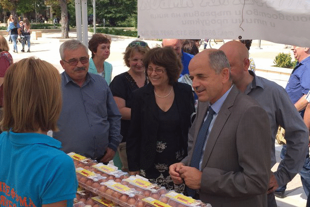 Снимки на заместник-министърът на земеделието и храните Георги Костов от кампанията „ПОДКРЕПЯМЕ БЪЛГАРСКОТО“ в град Ямбол