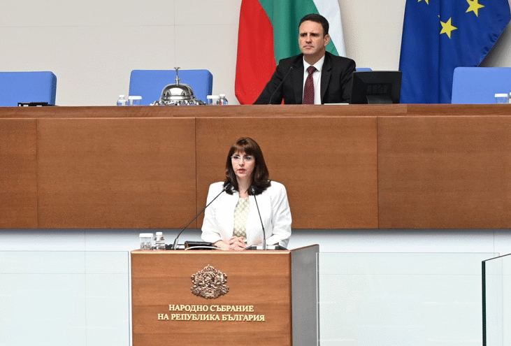 Министър Ефремова: Около 67 000 Възрастни И Хора С Увреждания Ще Продължат Да Получават Топъл Обяд И През 2027 Г.