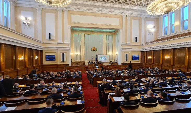 Кабинетът "Габровски" не мина. Парламентарните групи уважиха българската адвокатура в приветствията си