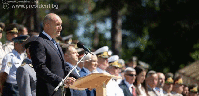 Румен Радев: България е била силна и просперираща, когато връзката между народа и армията е устоявала на изпитанията