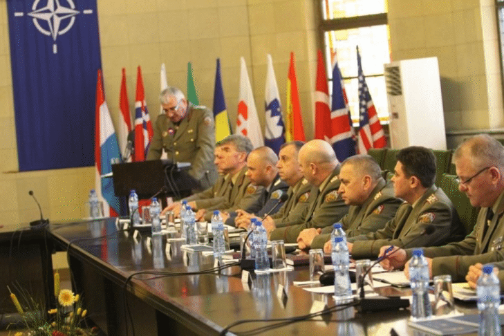 Командирите на Сухопътните войски и на ВВС проведоха днес анализи на подготовката, войсковия ред и дисциплината през учебната 2016 г.