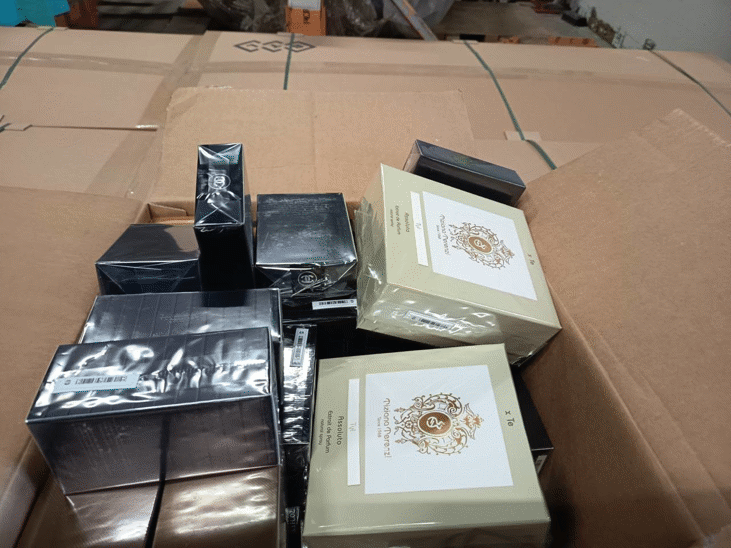Над 15 000 фалшиви парфюма задържаха митнически служители от ТД Митница София