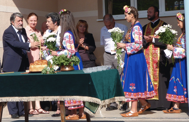 Министърът На Културата Вежди Рашидов Към Възпитаниците На Националната Професионална Гимназия По Полиграфия И Фотография: Обичайте Учителите Си