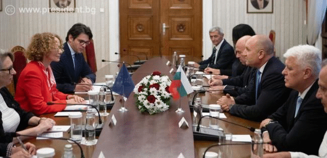 Румен Радев: В условията на влошена среда на сигурност модернизацията на Българската армия допринася за колективната отбрана на НАТО в региона