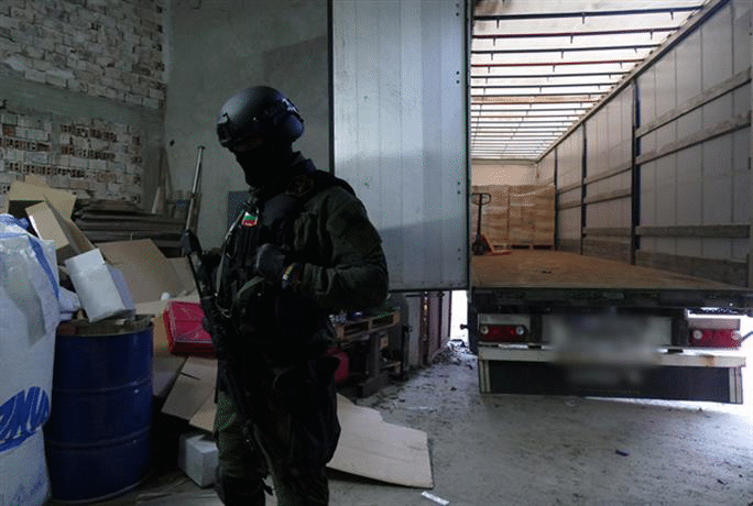 Близо 900 мастербокса контрабандни цигари са иззети при спецоперация на служители на ГДБОП