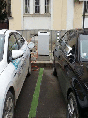 Монтирани са 2 нови зарядни колонки за електромобили до НДК