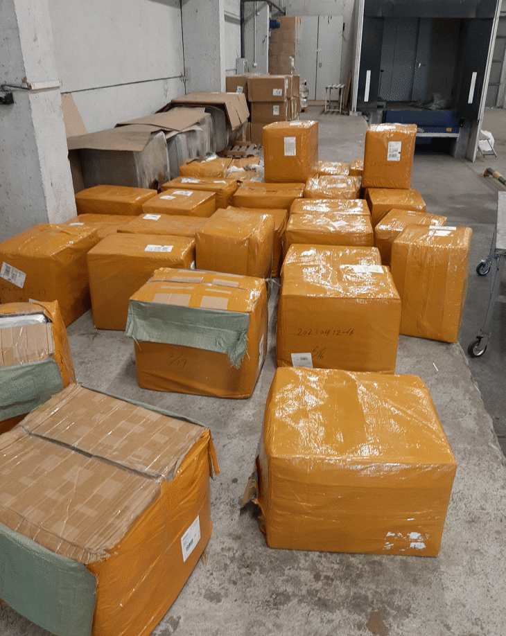 Митнически служители от ТД Митница София задържаха близо 100 000 недекларирани артикула