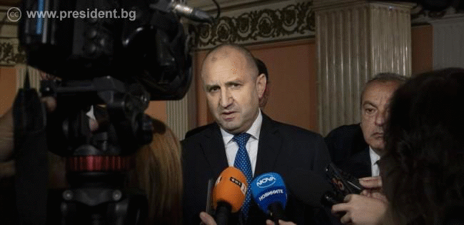 Румен Радев: Дългът от над 250 млн. лв. на „Булгартрансгаз“ не може да бъде изтрит, заложените за догодина милиарди от „енергийни вноски“ няма да дойдат в бюджета, а в Европа вече сме сочени за ненадежден партньор