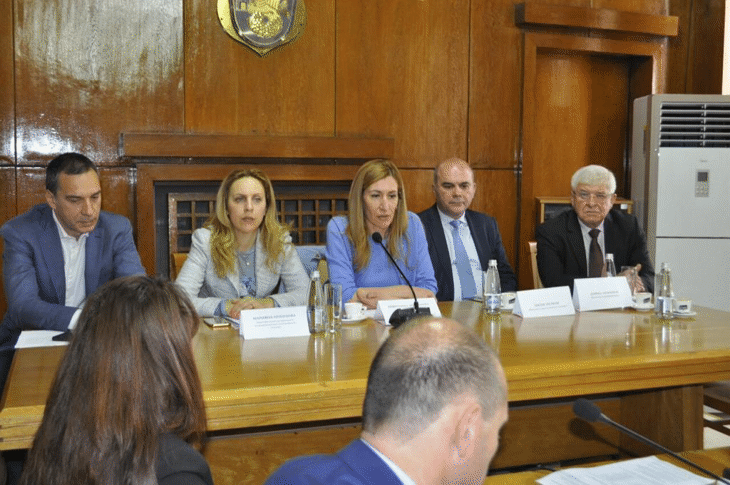 Министър Ангелкова на среща с контролните органи в Бургас преди старта на сезона: Добрият имидж на дестинация България е основната ни цел