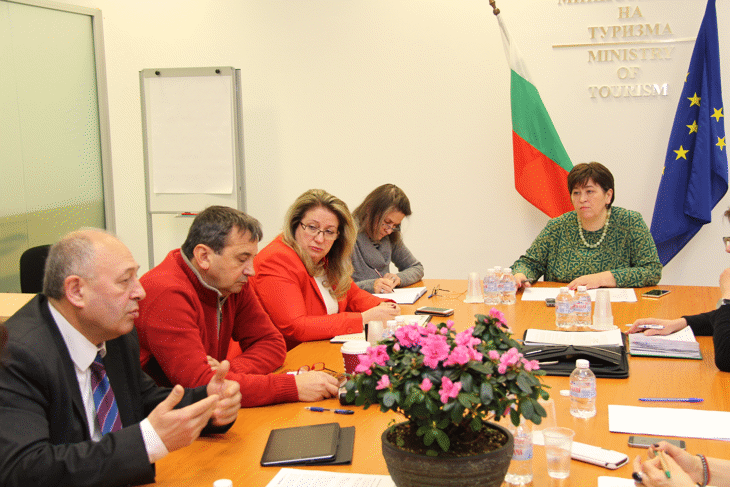 Министър Балтова иска консенсус по проблемите в Закона за туризма