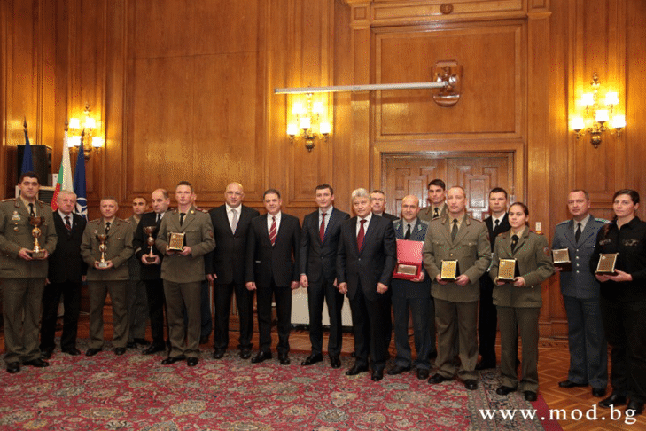 Наградиха най-добрите военни спортисти и спортни клубове за 2014 г.