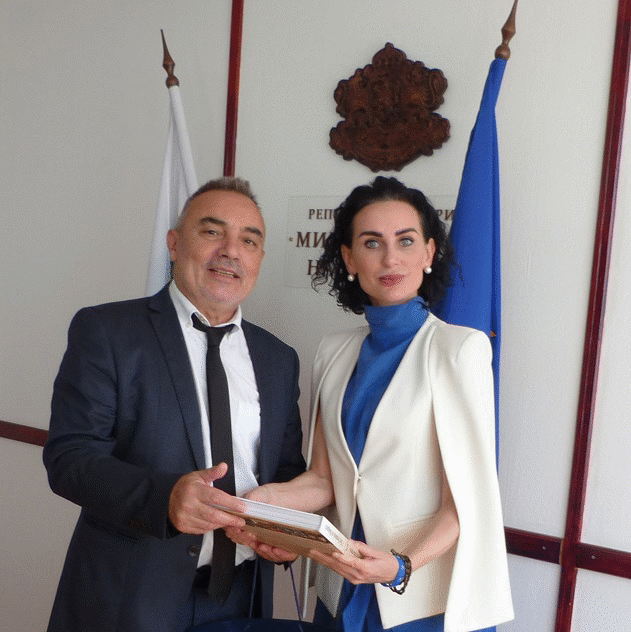 Министърът На Културата Кръстю Кръстев Се Срещна С Посланика На Украйна Олеся Илашчук