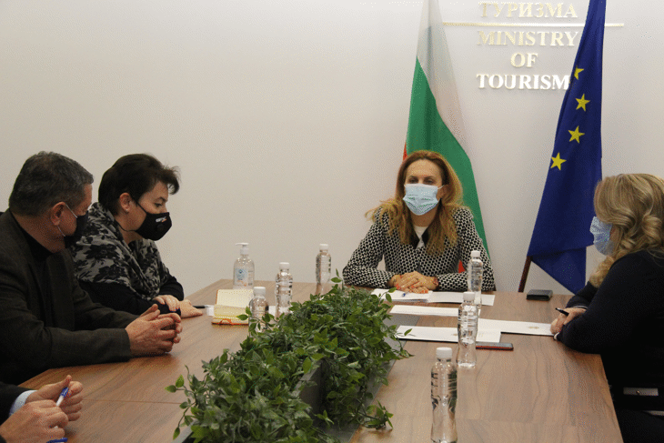 Вицепремиерът Марияна Николова проведе работна среща с Обединение "Бъдеще за туризма"