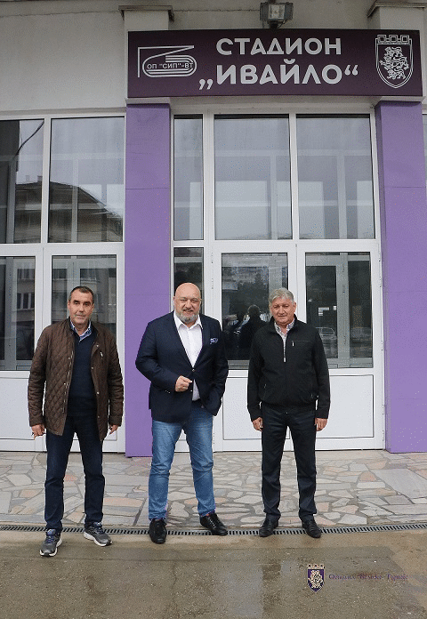 Министър Кралев инспектира спортни зали във Велико Търново Министър Кралев инспектира спортни зали във Велико Търново