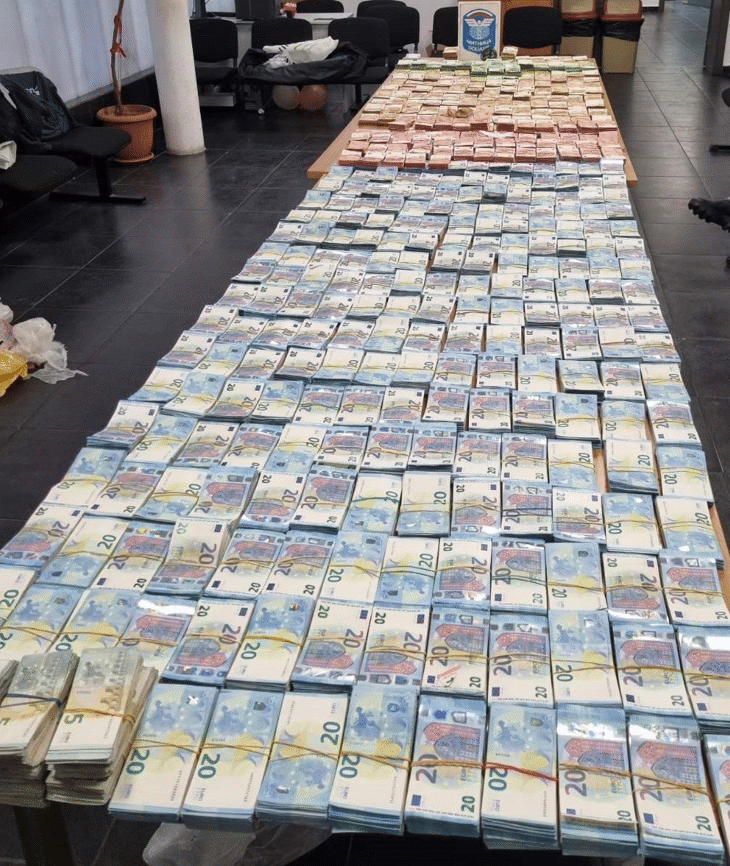 Районна прокуратура - Хасково привлече като обвиняем турски гражданин за недекларирана валута за общо 3 056 698 лева, открита в лек автомобил на ГКПП - Капитан Андреево