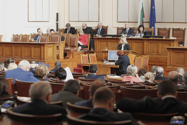 Парламентът проведе разисквания по проекта на решение за гласуване недоверие на Министерския съвет на Република България, венесн от Парламентарна група "БСП за България" заради провала в областта на здравеопазването