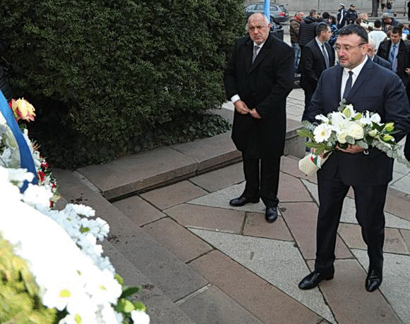 Министър Младен Маринов се поклони пред паметта на Апостола