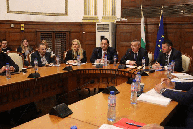 Министър Тахов: МЗХ обмисля възможност за предоставяне на държавна помощ „de minimis“ за подпомагане на засегнатите от маловодието производители в сектор „Рибарство“