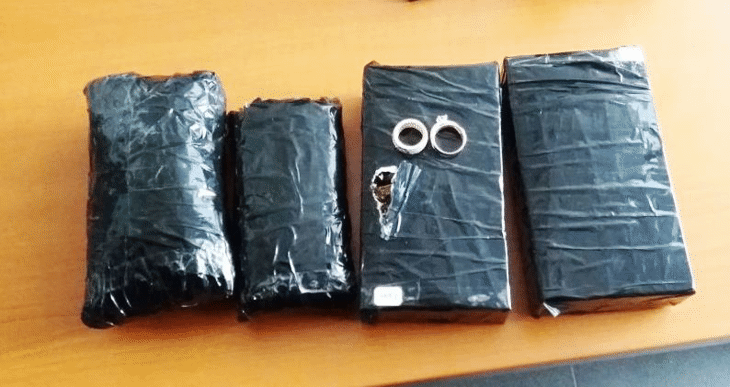 Злато за над 100 000 лева, укрито в шофьорската кабина на товарен автомобил, откриха митническите служители на МП Капитан Андреево