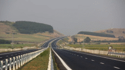 Днес и в събота за улеснение на трафика в пиковите часове се ограничава движението на МПС над 12 т между 5-ти и 23-ти км на АМ „Тракия“ в посока Бургас