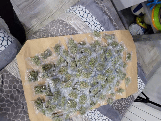 Служители на СДВР задържаха мъж с над три килограма различни наркотици, които пласирал чрез криптирано приложение