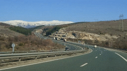 На 13 ноември за геодезическо заснемане ще се променя организацията на движение в участък от АМ „Струма“ в област Кюстендил. Шофирайте внимателно!