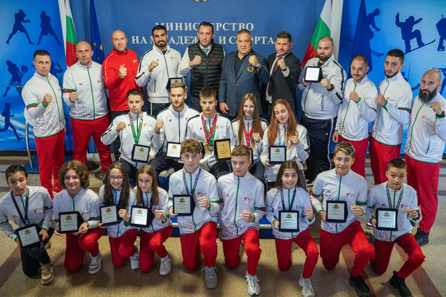 Министър Пешев награди призьорите от последните пет големи първенства по теакуондо