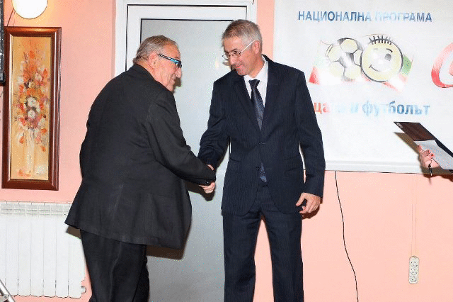 Зам.-министър Марков награди най-добрите млади играчи от Националната програма „Децата и футболът” Зам.-министър Марков награди най-добрите млади играчи от Националната програма „Децата и футболът”