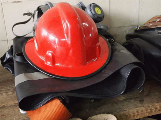 Водолазен екип продължава издирвателните действия в района на варненската Морска гара