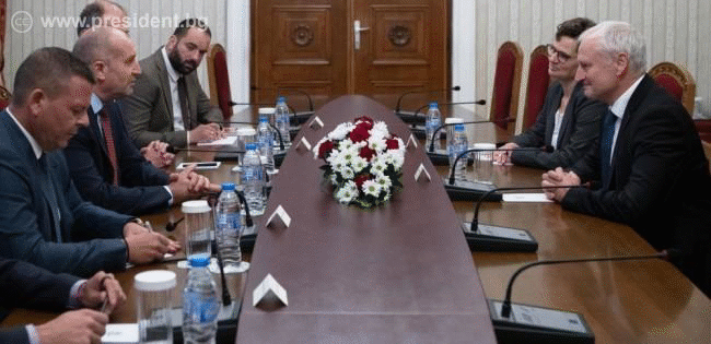 Румен Радев: Инвестиционният и икономически обмен между България и Германия следва да води до задълбочаване на трансфера на технологии и индустриалното сътрудничество