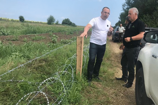 Министър Порожанов: 11 км е вече изградената ограда по границата с Румъния, от днес я подсилваме и с режеща тел тип “Бруно”