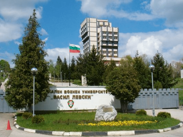 Министърът на отбраната Красимир Каракачанов и началникът на отбраната генерал Андрей Боцев ще участват в отбелязването на 140-ата годишнина от създаването на първото военно училище в страната