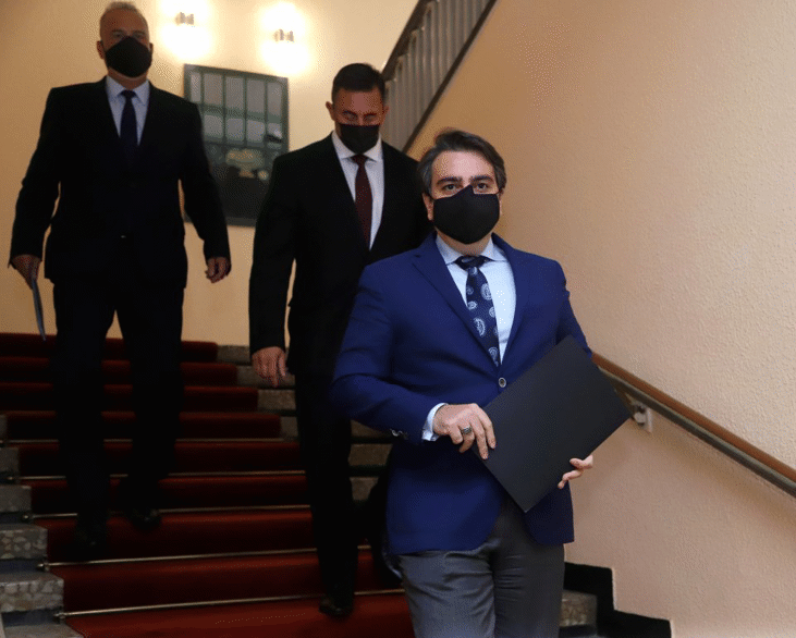 ЕК пита защо удряме Пеевски и Божков с „Магнитски“. Асен Василев: Няма нищо притестнително